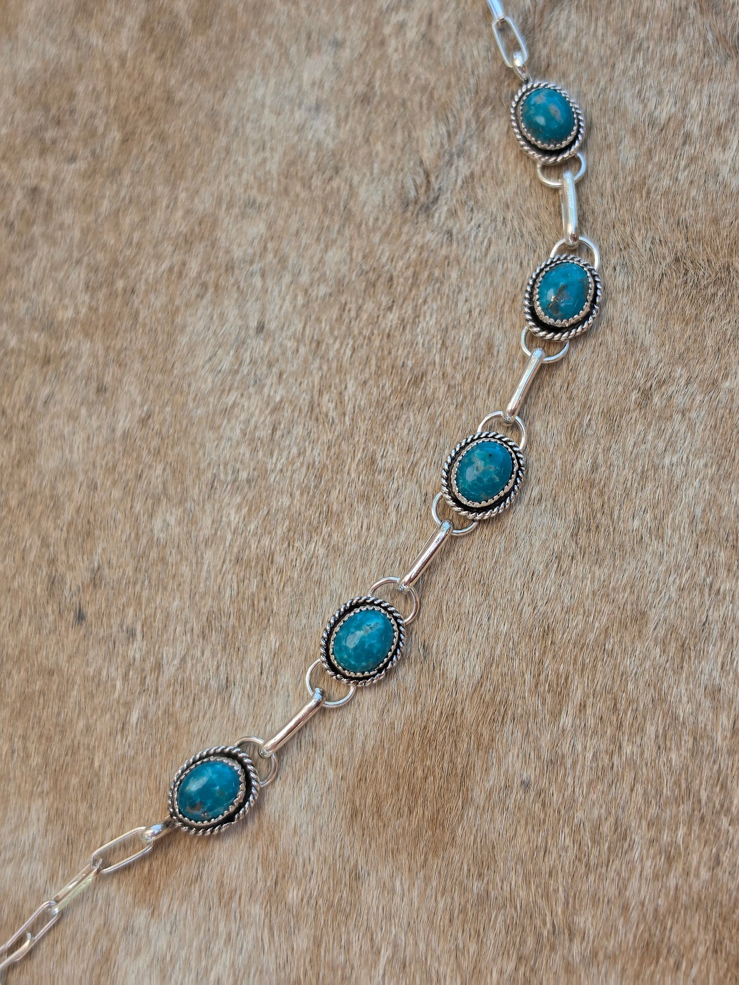 Kingman Oval Choker