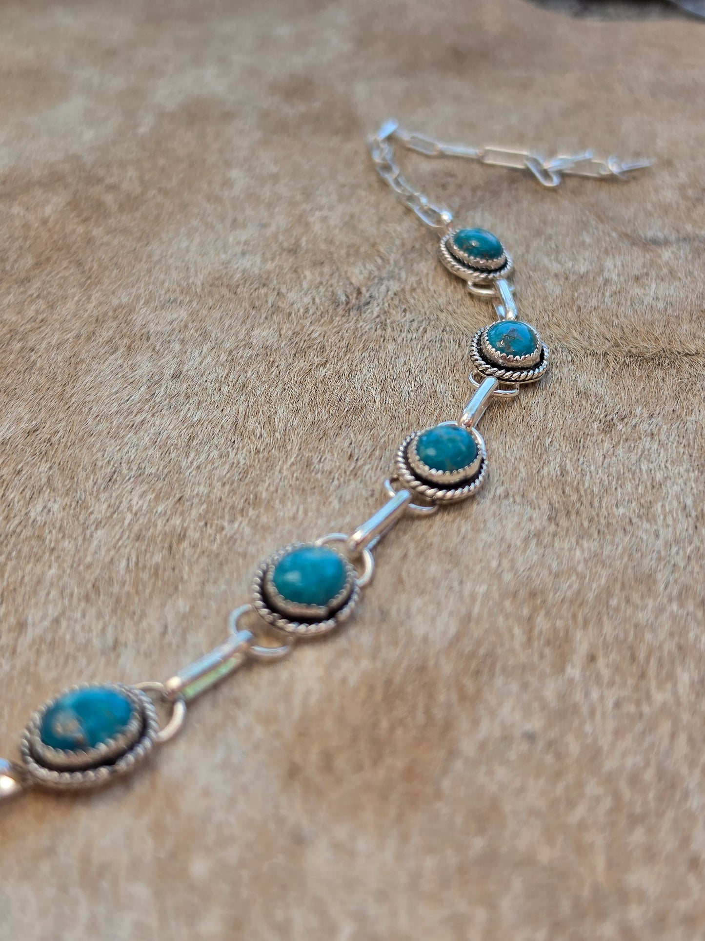 Kingman Oval Choker