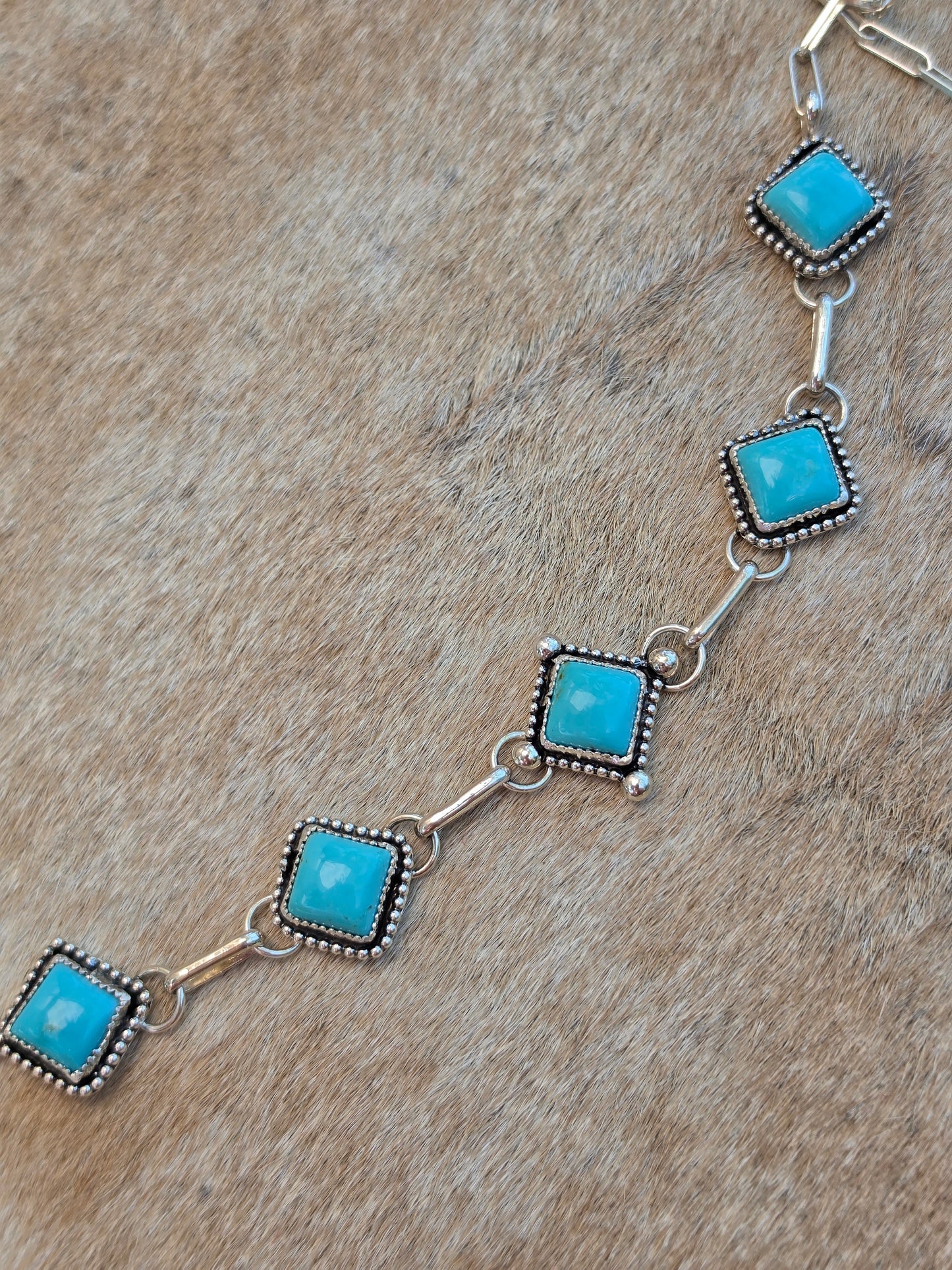 Kingman Square Choker
