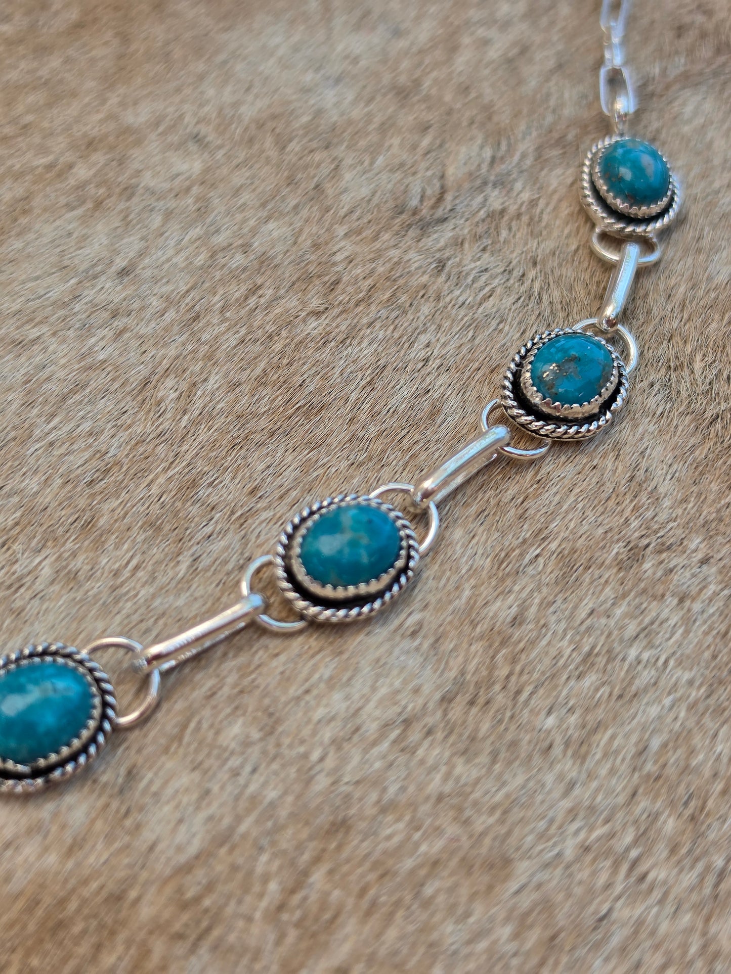 Kingman Oval Choker