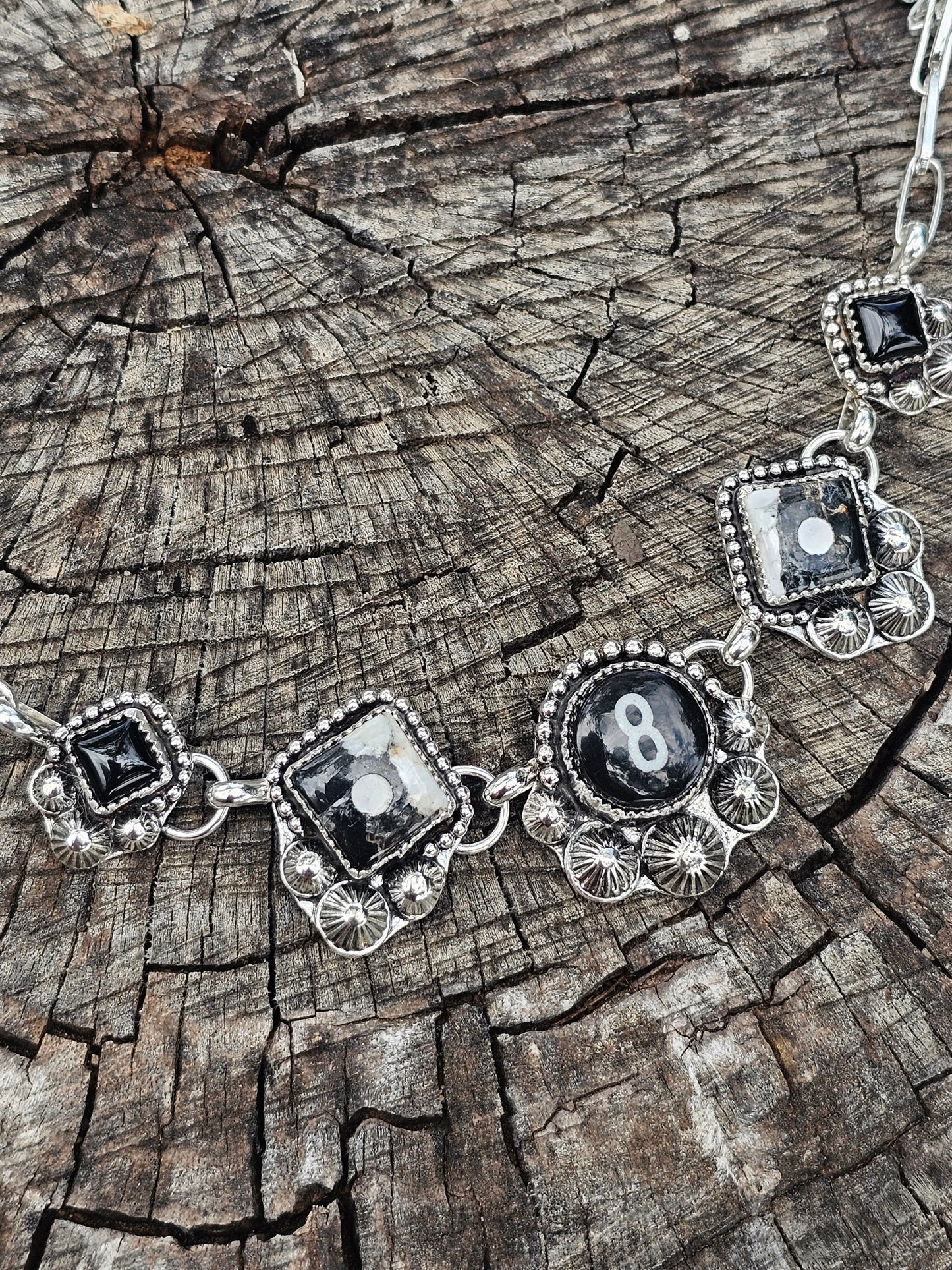 8 Ball Choker